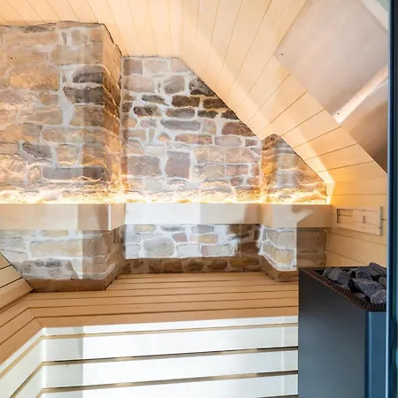 In With Sauna Sainte-Cécile